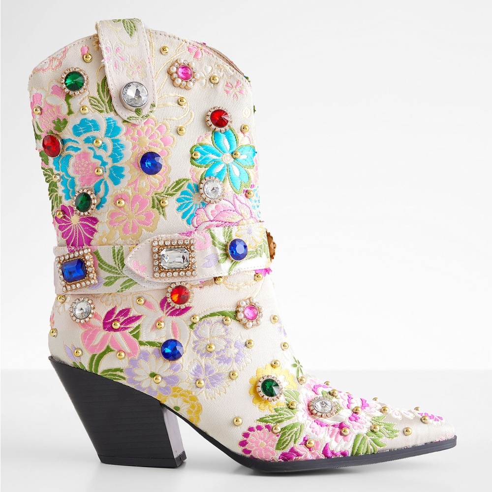 Azalea Wang Diligent Bone boots - 8.5